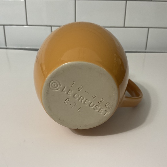 Original Le Creuset Stoneware Tan Colour Pitcher Jug - Picture 7 of 7